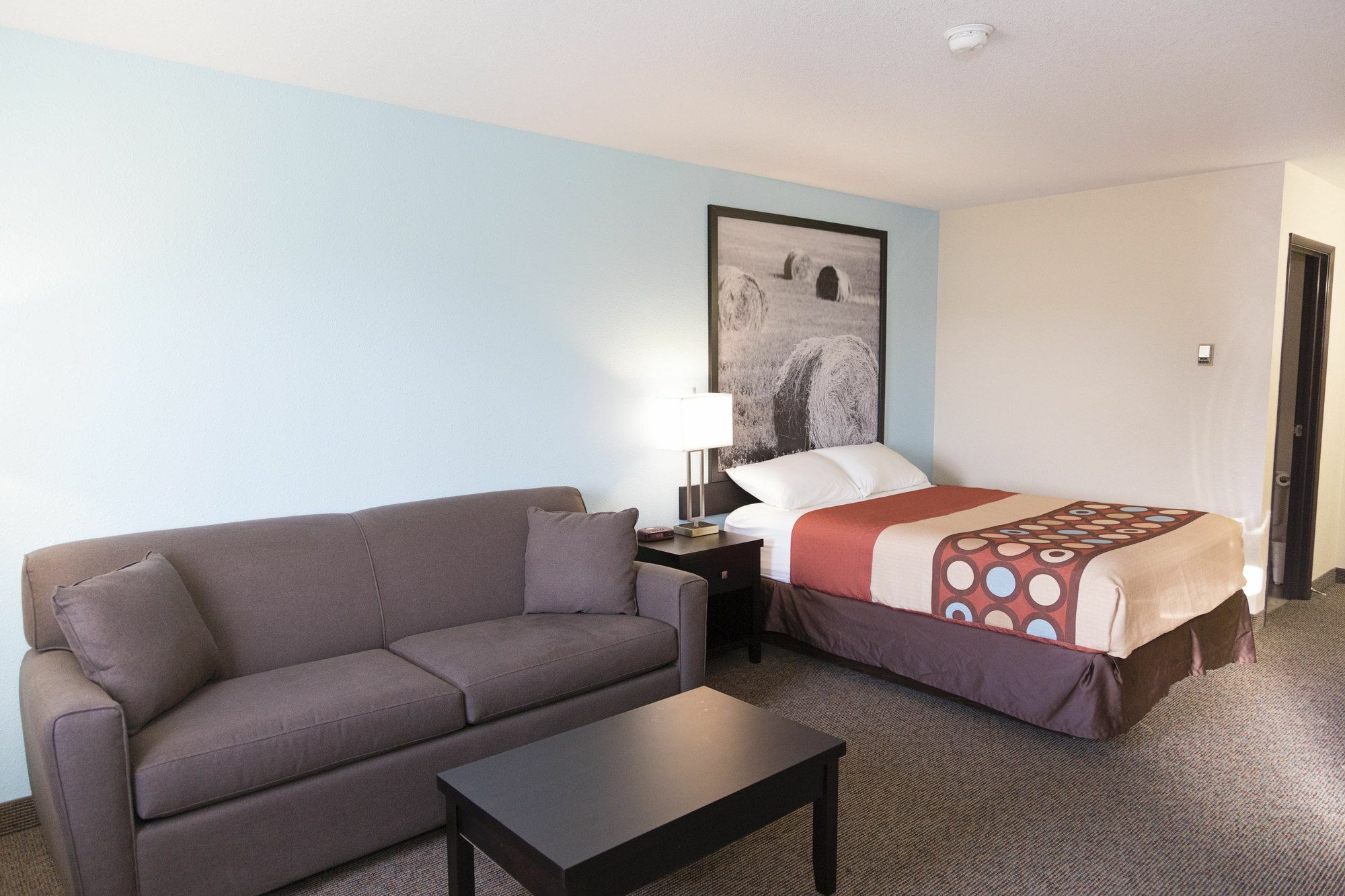 Super 8 By Wyndham Strathmore Exterior photo